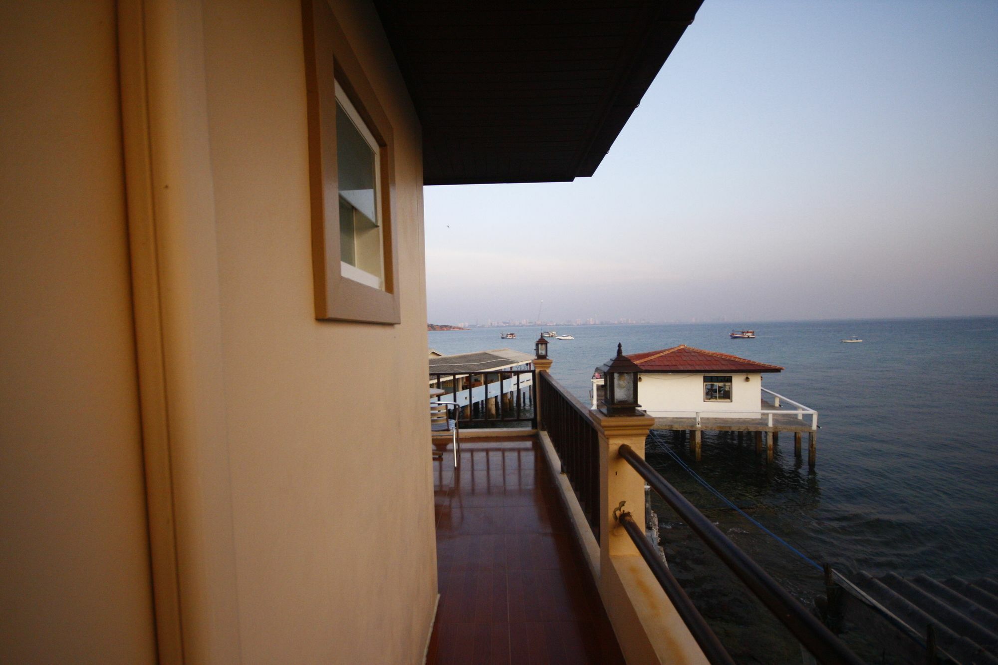 Koh Larn Sea Side Resort Bagian luar foto