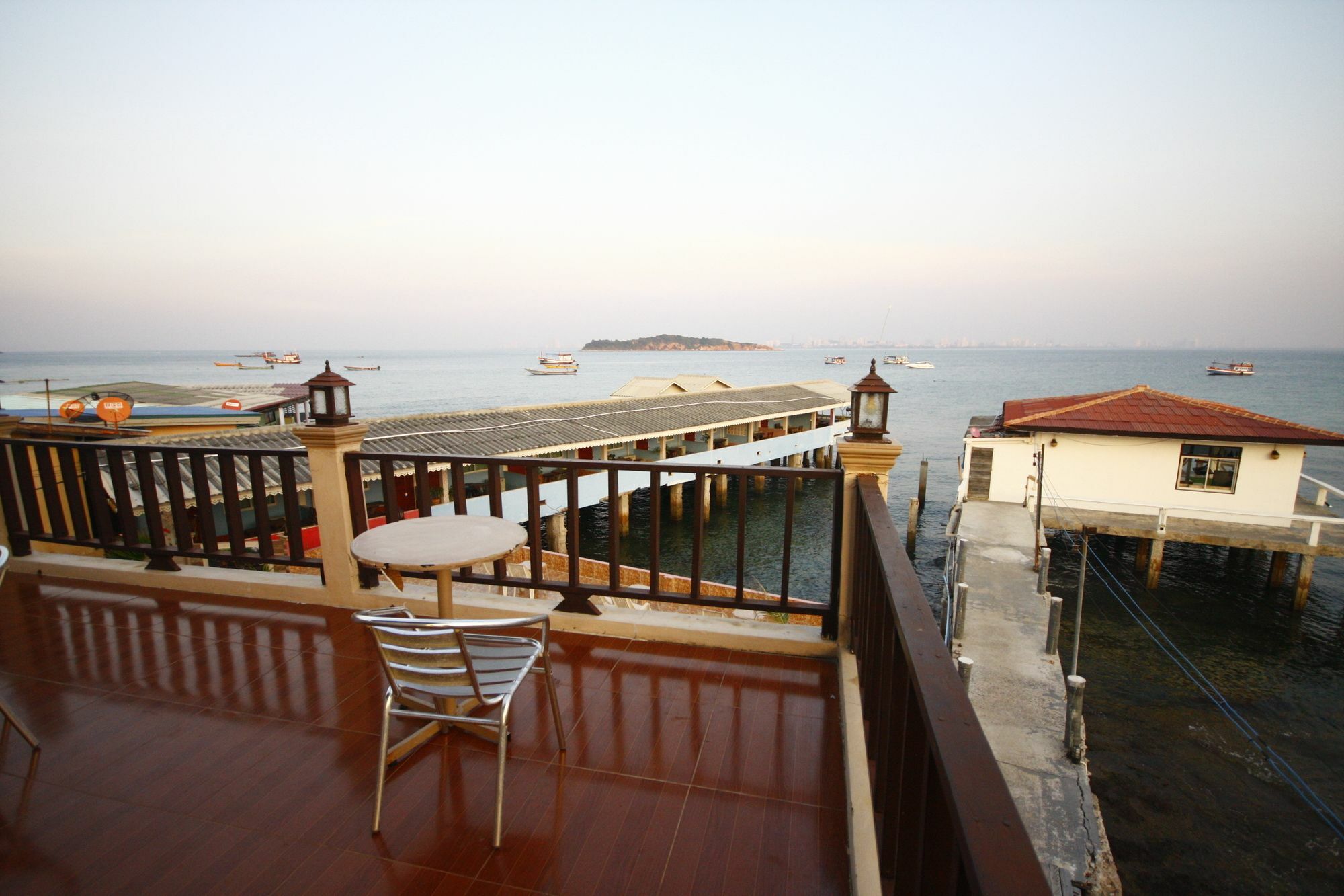 Koh Larn Sea Side Resort Bagian luar foto